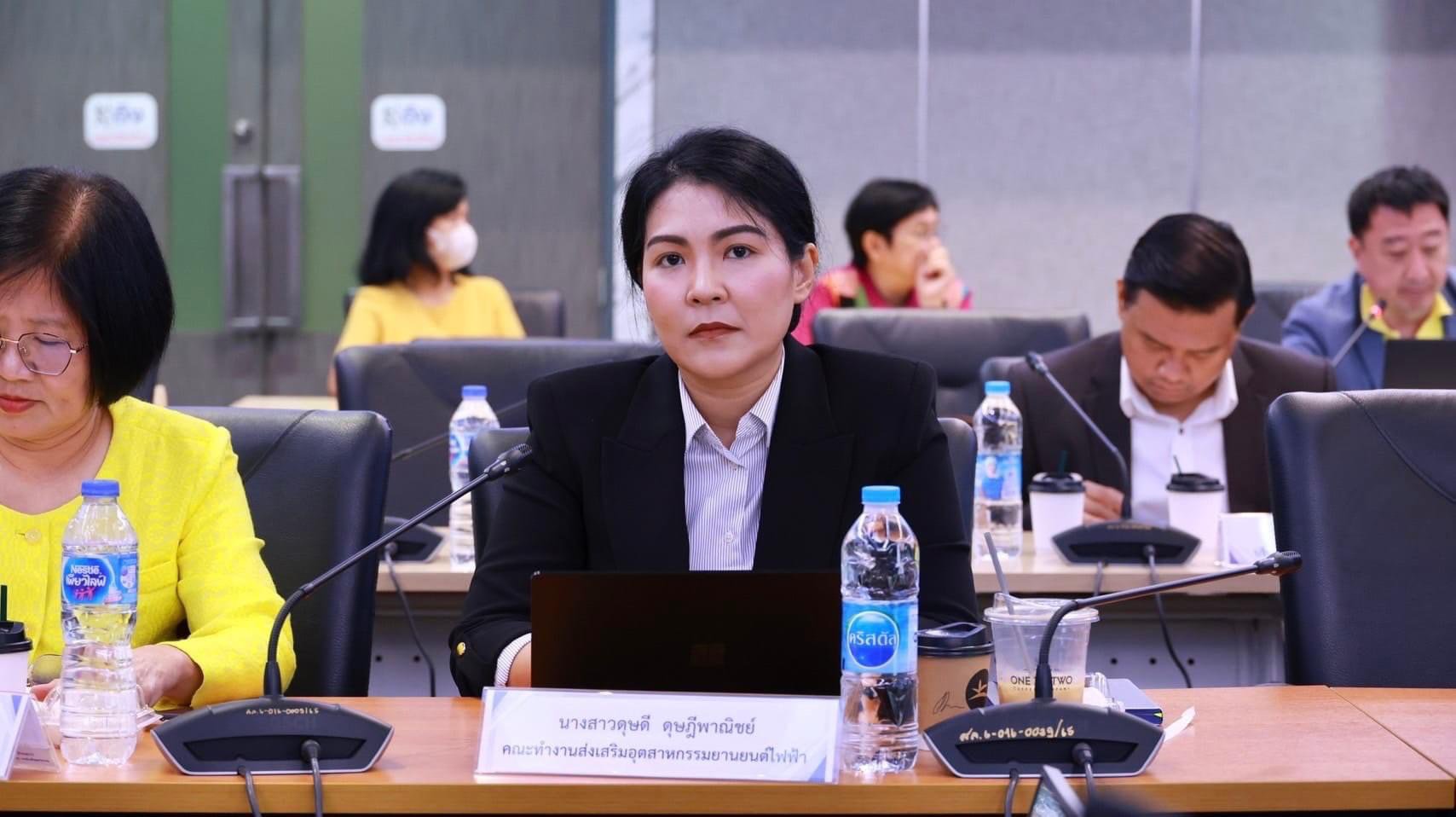 "รสอ.วาที" ร่วมประชุมคณะกรรมาธิการการอุตสาหกรรม หารือ “รถโดยสารและรถบรรทุก EV“