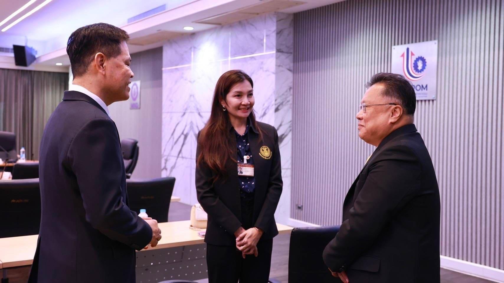 "รสอ.วาที" ร่วมประชุมคณะกรรมาธิการการอุตสาหกรรม หารือ “รถโดยสารและรถบรรทุก EV“