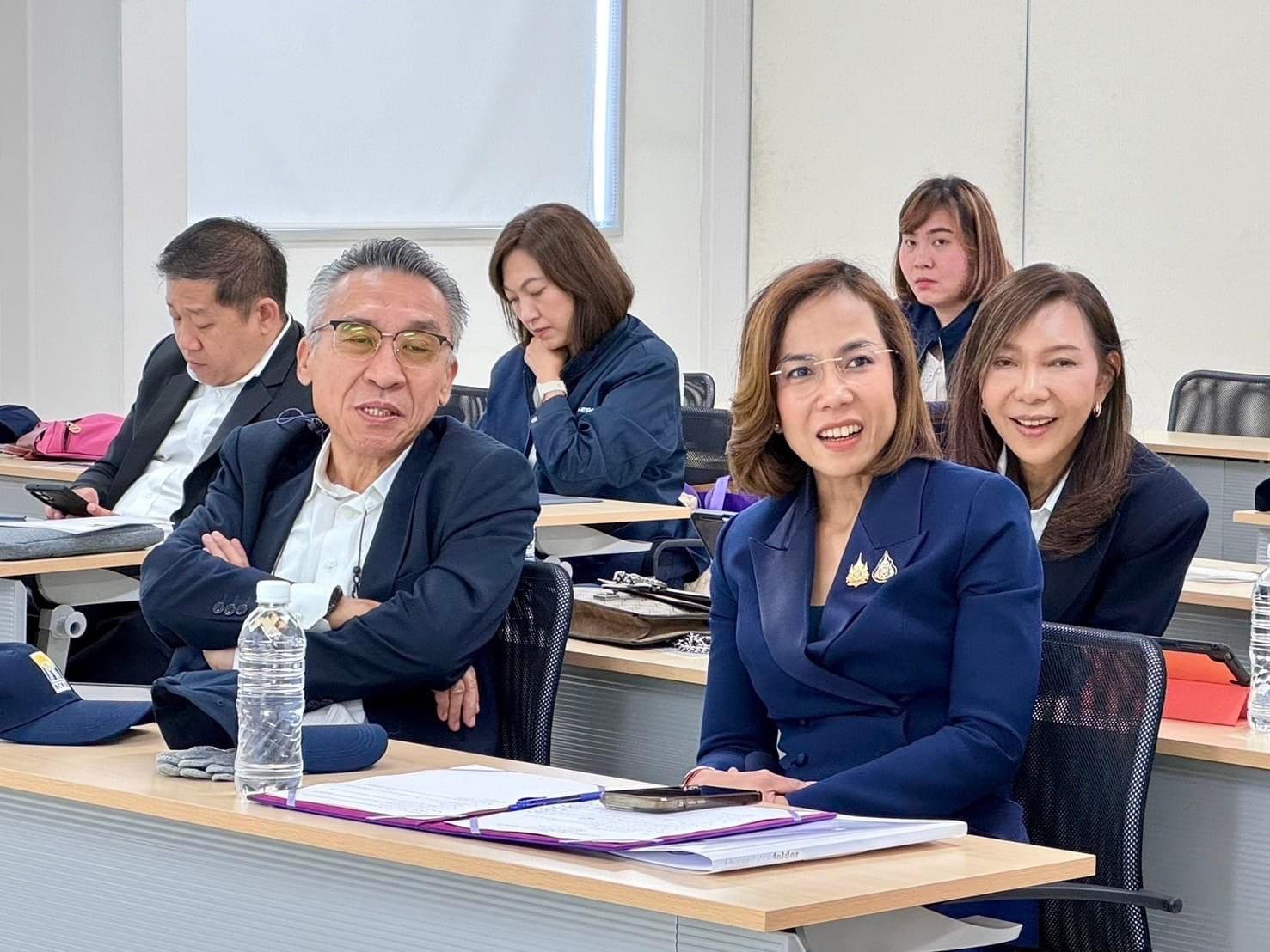 รัฐมนตรีฯ พิมพ์ภัทรา นำคณะผู้บริหารกระทรวงอุตสาหกรรมเยี่ยมชมกระบวนการรีไซเคิลรถยนต์ ณ  eco-R Co., Ltd. ประเทศญี่ปุ่น