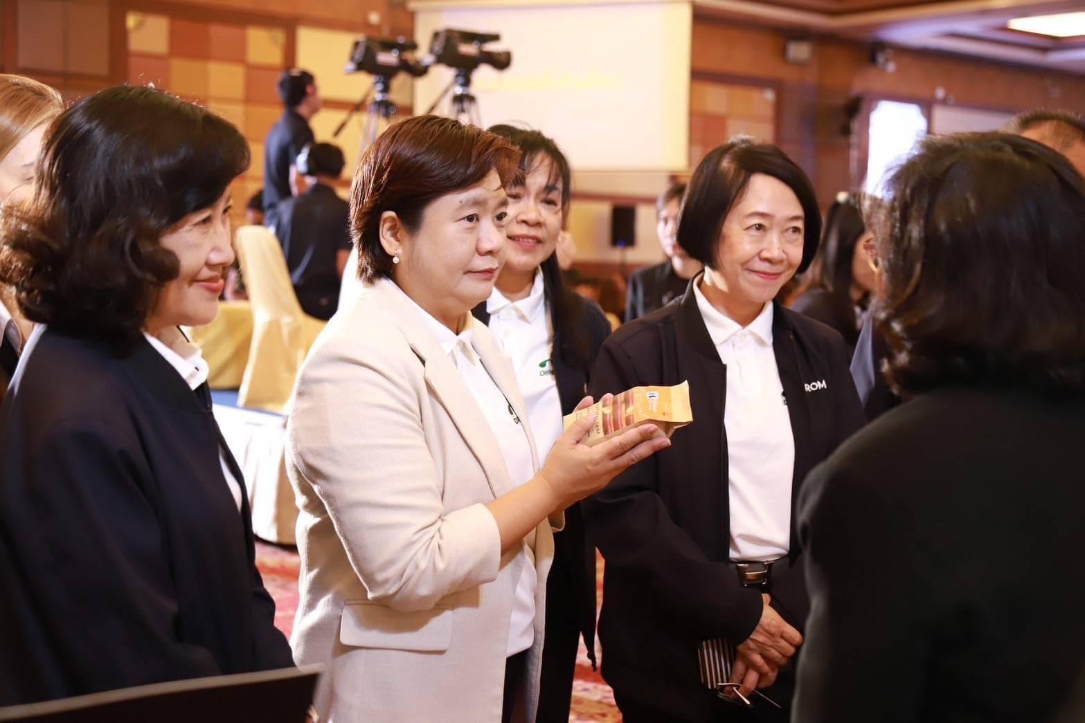 "ดีพร้อม" เร่งขับเคลื่อนโปรเจกต์กรีน ลดการปล่อยก๊าซเรือนกระจก ยกระดับอุตสาหกรรมสีเขียวในพื้นที่ภาคอีสาน