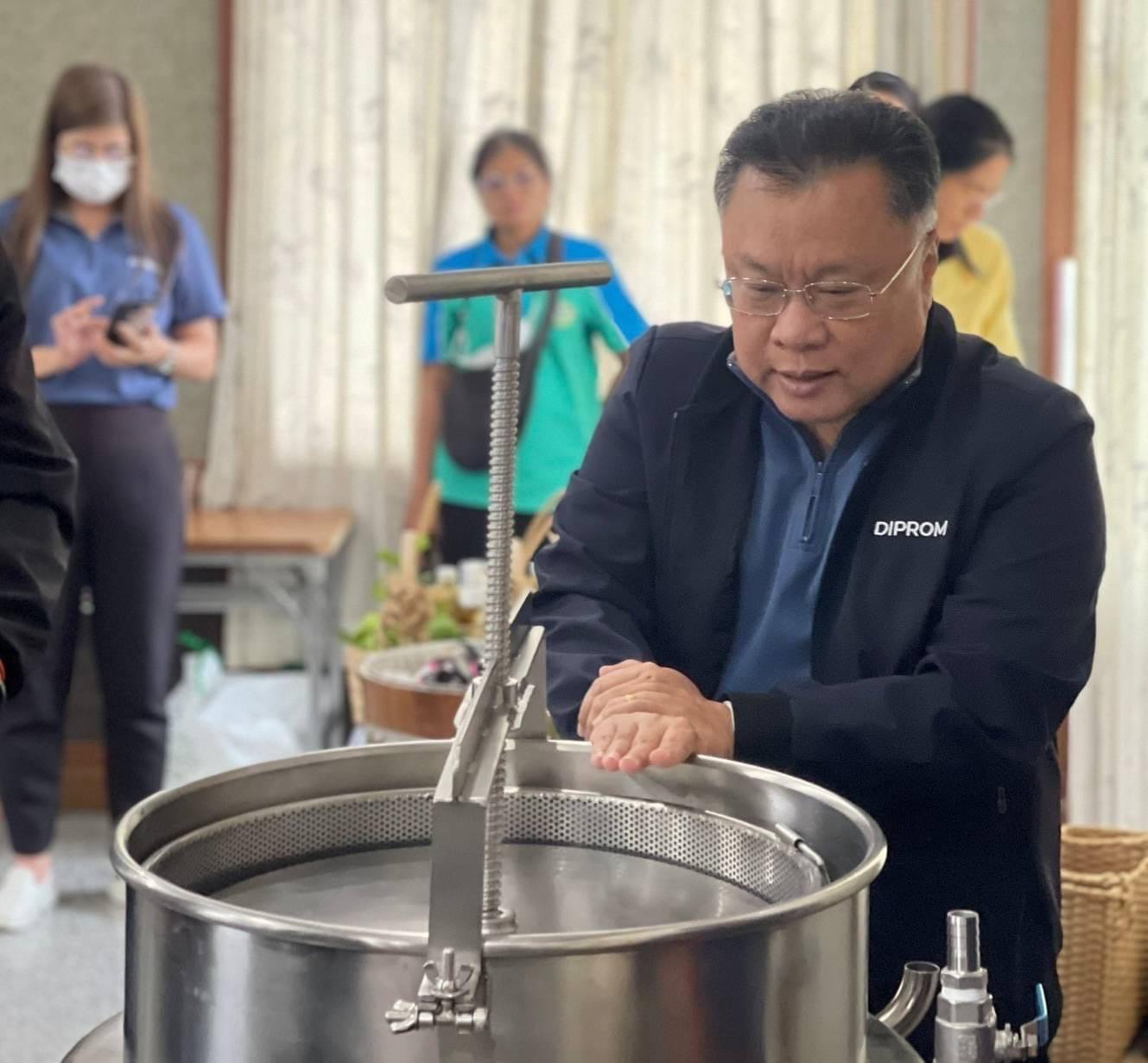"ดีพร้อม" ปักหมุดราชบุรี ขับเคลื่อน “ชุมชนเปลี่ยน” หนุนใช้เทคโนโลยีระบบอัตโนมัติต้นทุนต่ำ