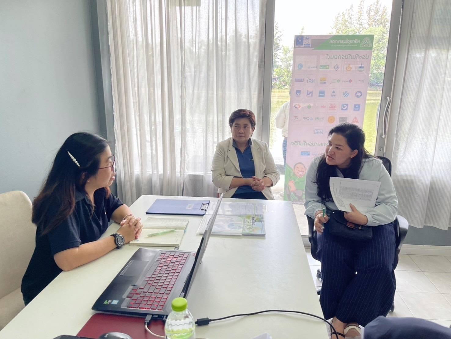 "รสอ.ดวงดาว" ลงพื้นที่ บริษัท ไทยคิงดอม แอดไวเซอร์ จำกัด ติดตามการดำเนินงานของดีพร้อม