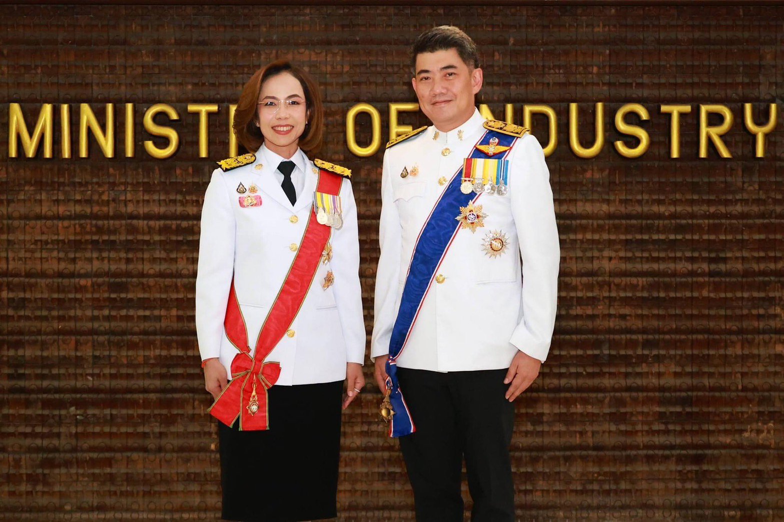 รัฐมนตรีฯ พิมพ์ภัทรา นำคณะผู้บริหารกระทรวงอุตสาหกรรม ร่วมงานสโมสรสันนิบาต เฉลิมพระเกียรติพระบาทสมเด็จพระเจ้าอยู่หัว เนื่องในโอกาสพระราชพิธีมหามงคลเฉลิมพระชนมพรรษา 6 รอบ 28 กรกฎาคม 2567