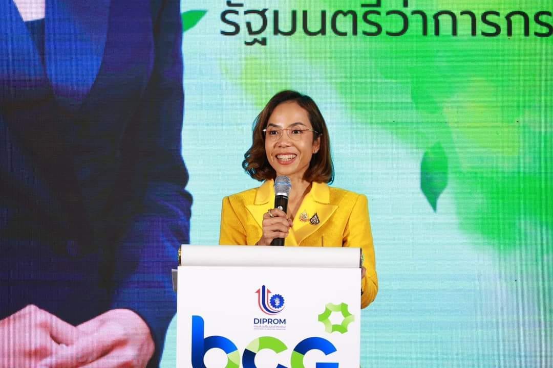 รมว.พิมพ์ภัทรา เร่งดีพร้อมขับเคลื่อนอุตสาหกรรมสีเขียวในพื้นที่ภาคใต้ ดันธุรกิจเป็นมิตรกับสิ่งแวดล้อม ลดการปล่อยก๊าซเรือนกระจก เพื่อโลก เพื่อเรา 