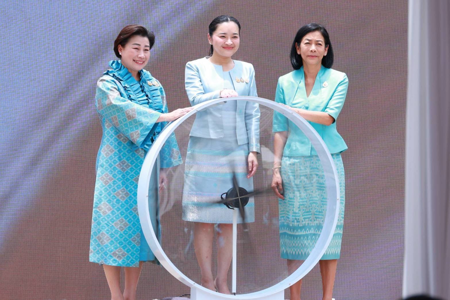 "รองอธิบดีดวงดาว" ร่วมงานแพรพัสตรา บรมราชินีนาถ