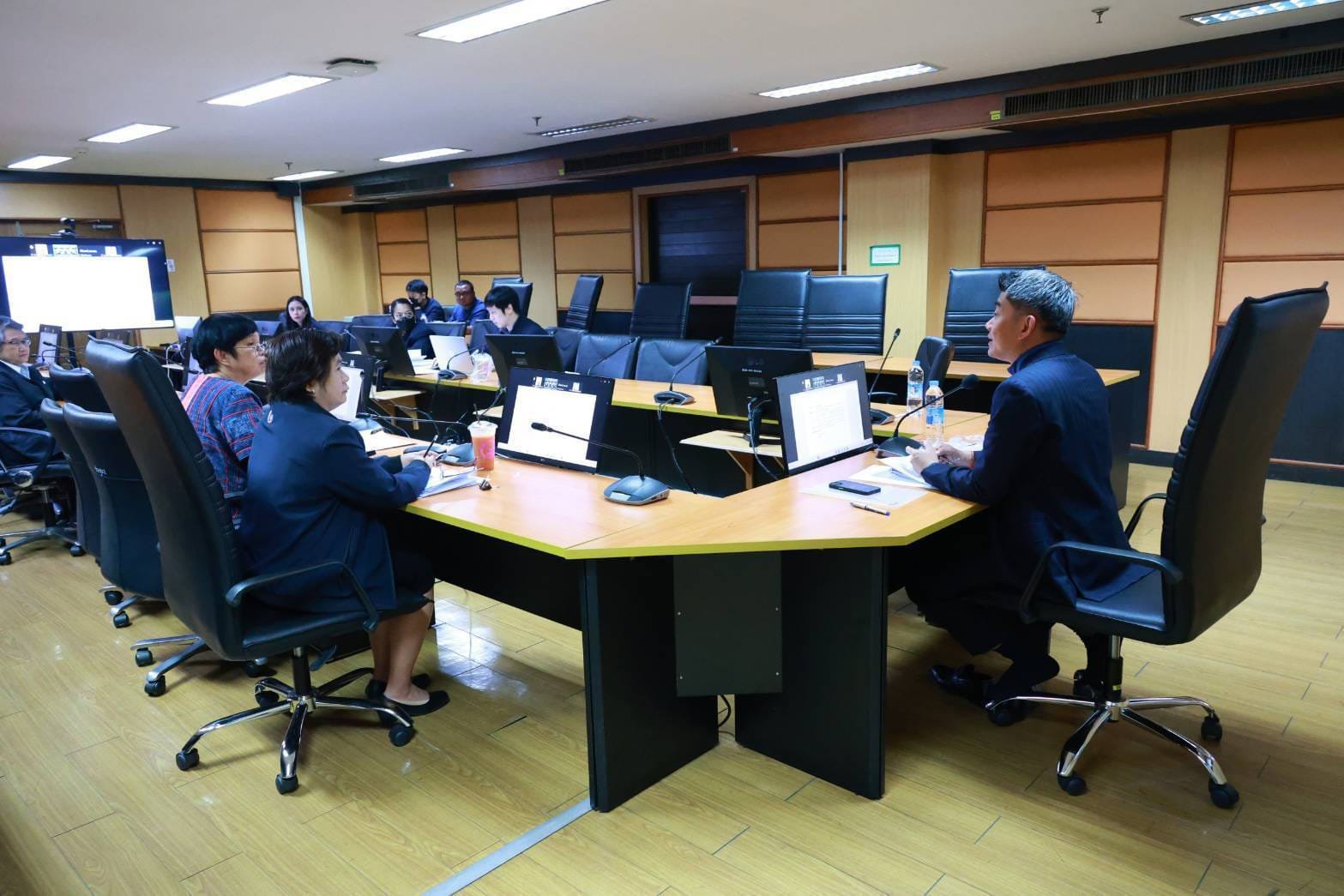 "ดีพร้อม" ประชุมคณะกรรมการระบบข้าราชการผู้มีผลสัมฤทธิ์สูง ​