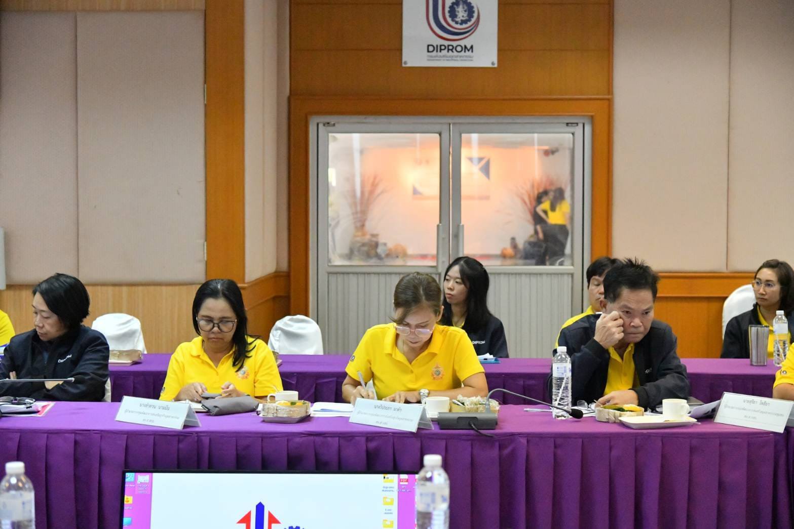 "รองอธิบดีดวงดาว" ลงพื้นที่ภาคอีสานต้อนรับ ค.ต.ป.อก. ติดตามการดำเนินงานของดีพร้อม