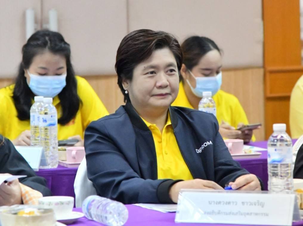 "รองอธิบดีดวงดาว" ลงพื้นที่ภาคอีสานต้อนรับ ค.ต.ป.อก. ติดตามการดำเนินงานของดีพร้อม