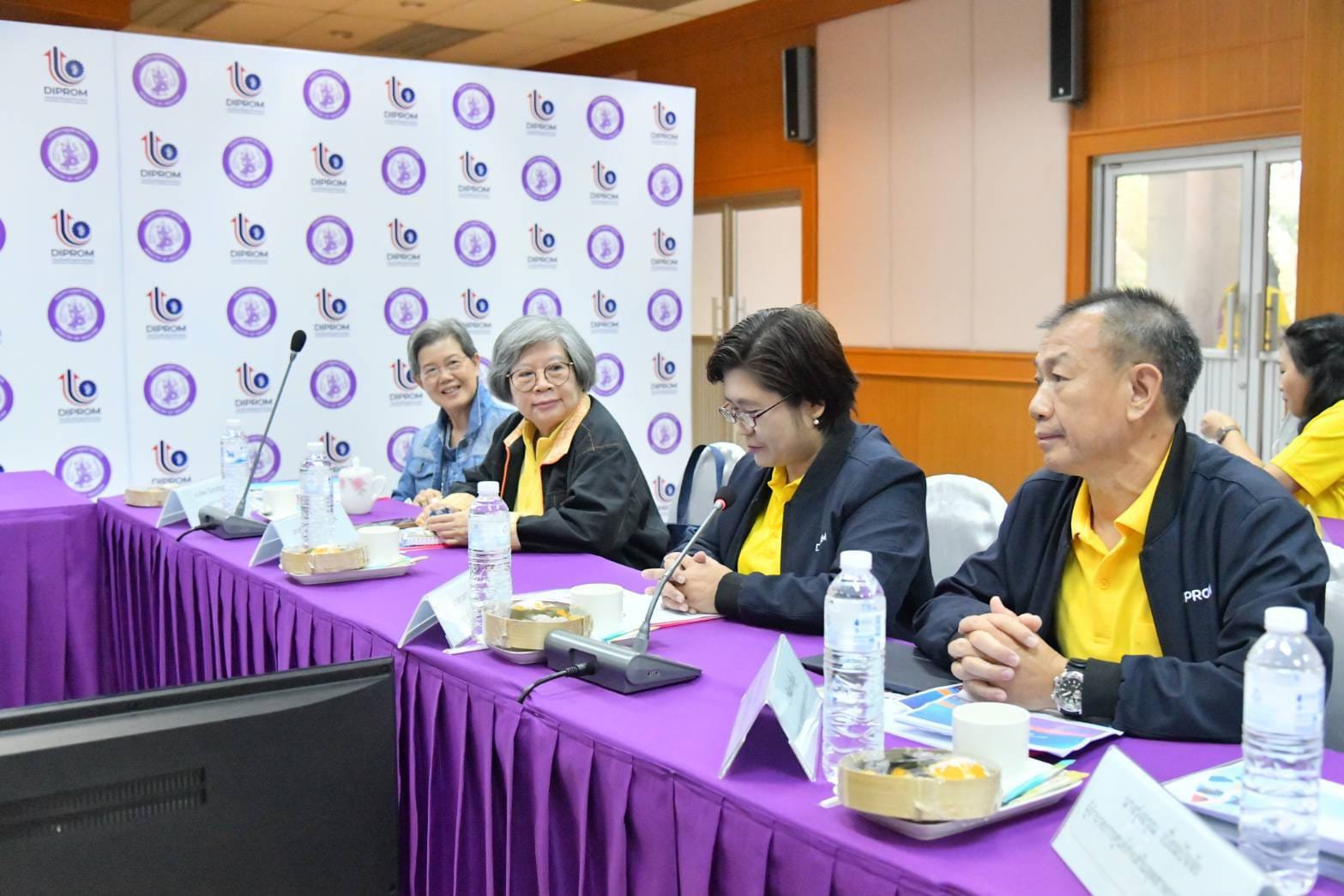 "รองอธิบดีดวงดาว" ลงพื้นที่ภาคอีสานต้อนรับ ค.ต.ป.อก. ติดตามการดำเนินงานของดีพร้อม