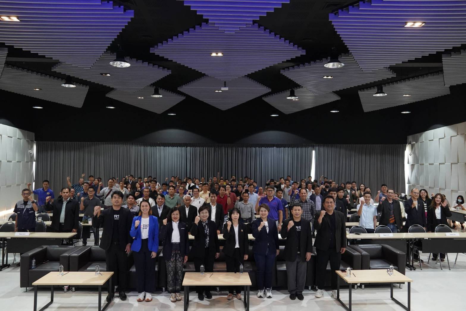 “ดีพร้อม” ปั้นผู้ประกอบการด้าน EV ทั่วประเทศ หวังดึงผู้ประกอบการไทยเข้าสู่ซัพพลายเชน EV ทั้งระบบ