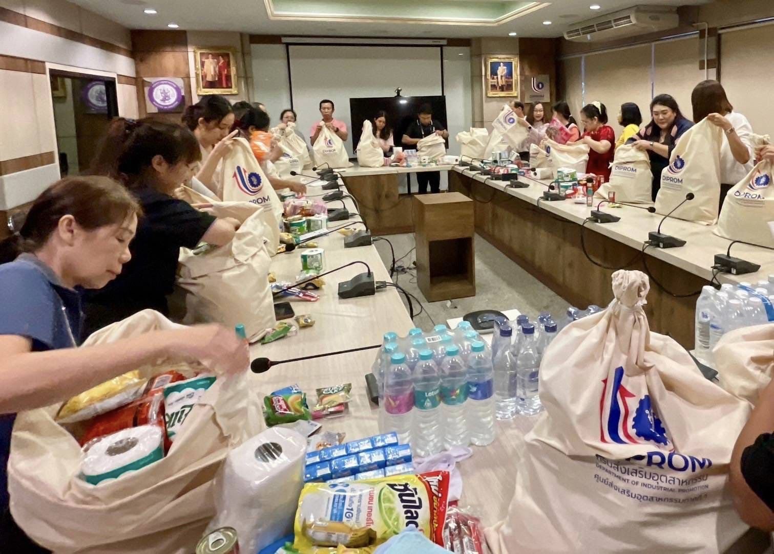 "ดีพร้อม" ร่วมใจ ช่วยเหลือผู้ประสบภัยน้ำท่วม 4 จังหวัดภาคเหนือตอนบน
