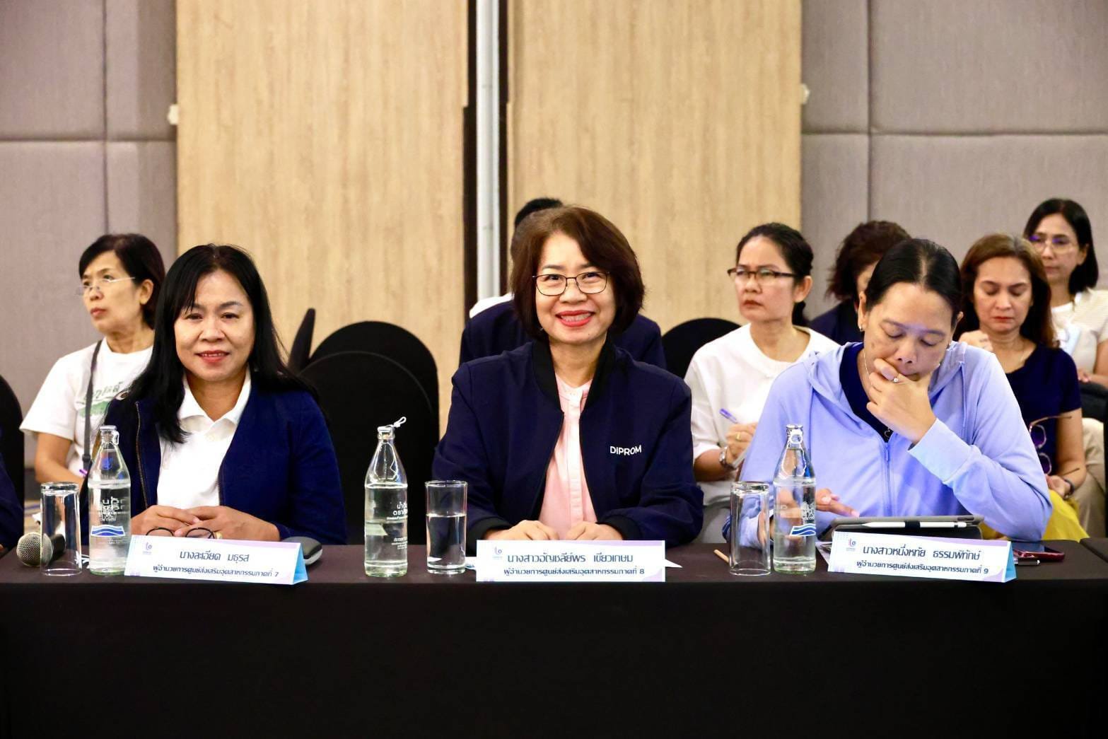 “อธิบดีภาสกร” นำทีมสรุปผลและประเมินผลการสัมมนา พร้อมติดตามการทำงานของดีพร้อม