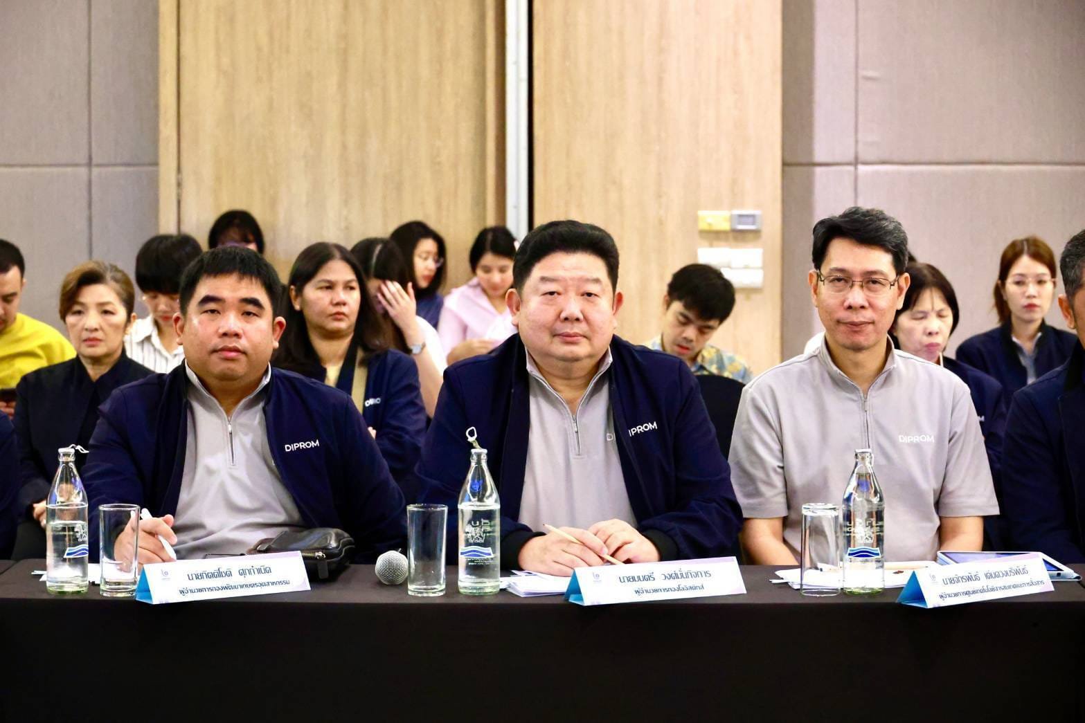 “อธิบดีภาสกร” นำทีมสรุปผลและประเมินผลการสัมมนา พร้อมติดตามการทำงานของดีพร้อม
