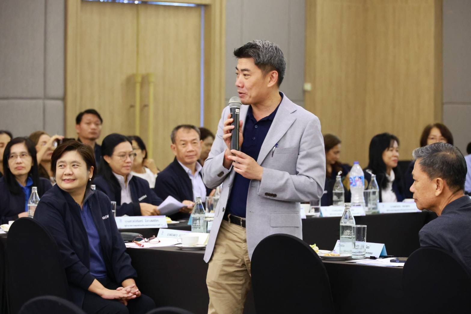 “อธิบดีภาสกร” นำทีมสรุปผลและประเมินผลการสัมมนา พร้อมติดตามการทำงานของดีพร้อม