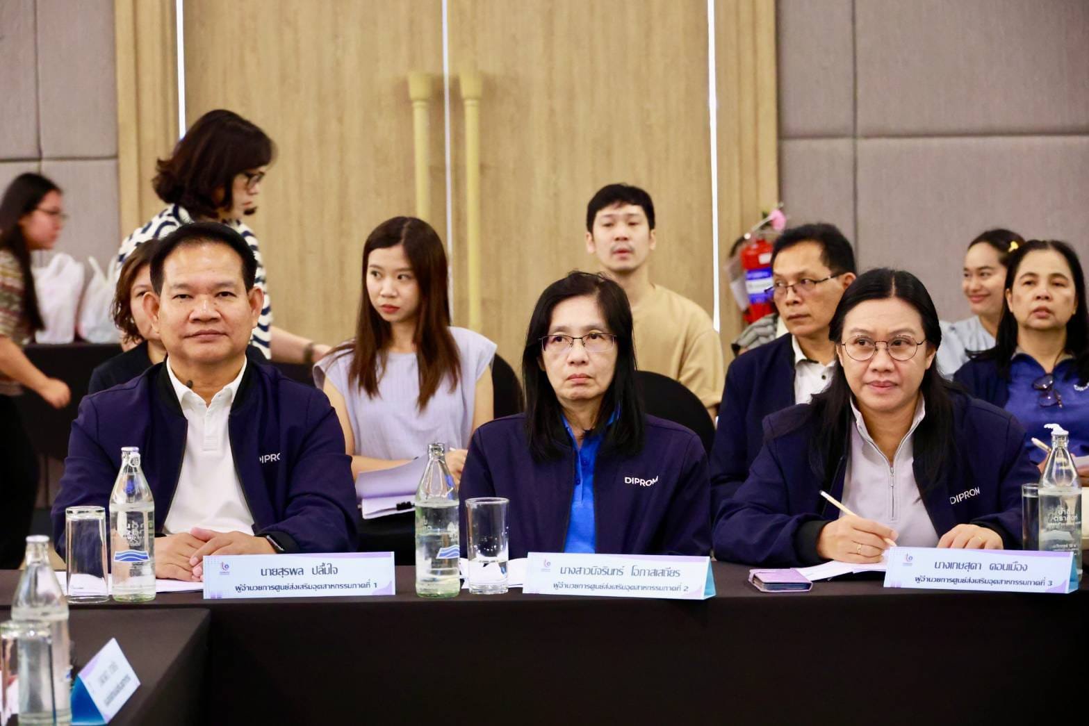 “อธิบดีภาสกร” นำทีมสรุปผลและประเมินผลการสัมมนา พร้อมติดตามการทำงานของดีพร้อม