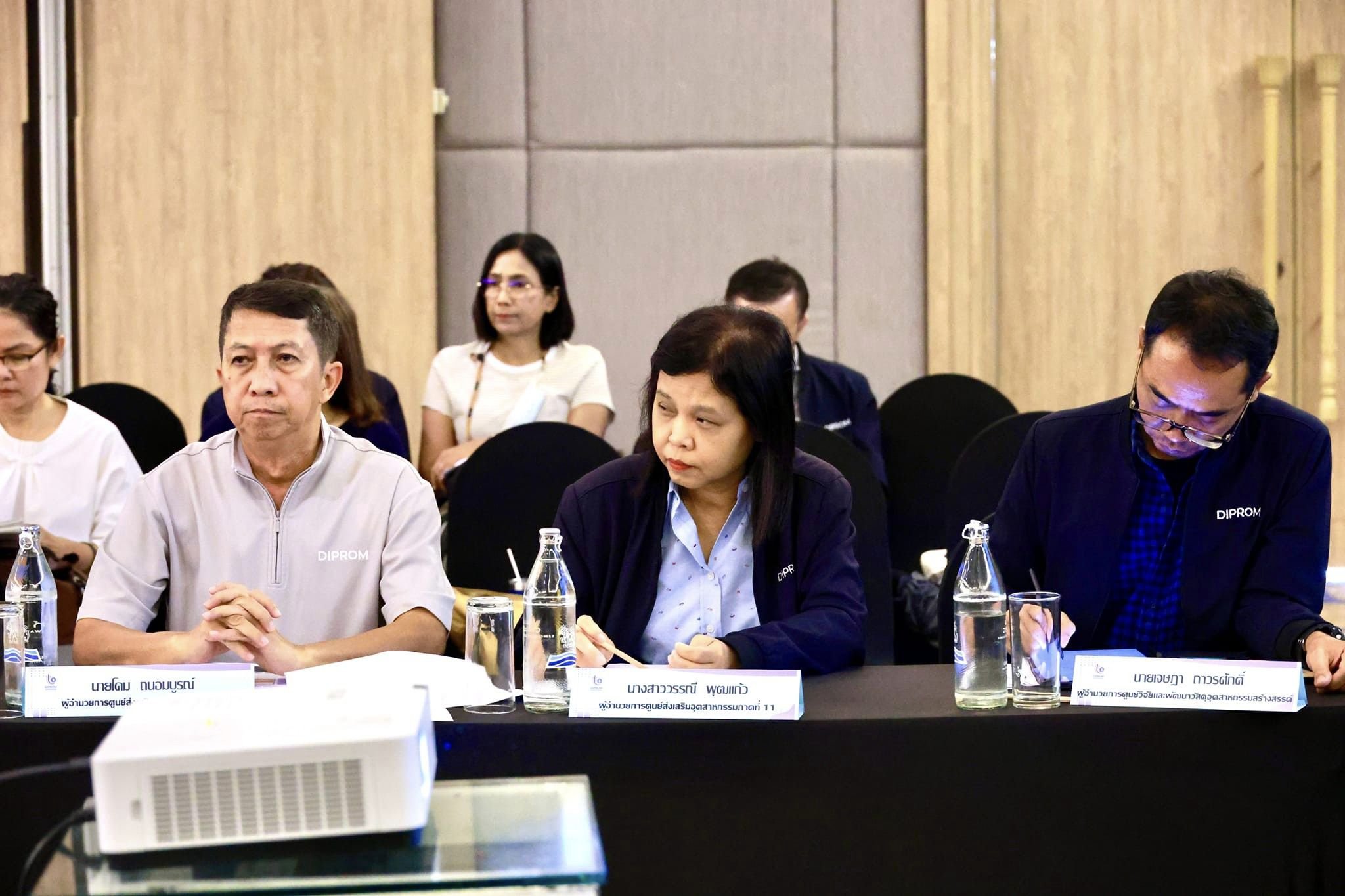 “อธิบดีภาสกร” นำทีมสรุปผลและประเมินผลการสัมมนา พร้อมติดตามการทำงานของดีพร้อม