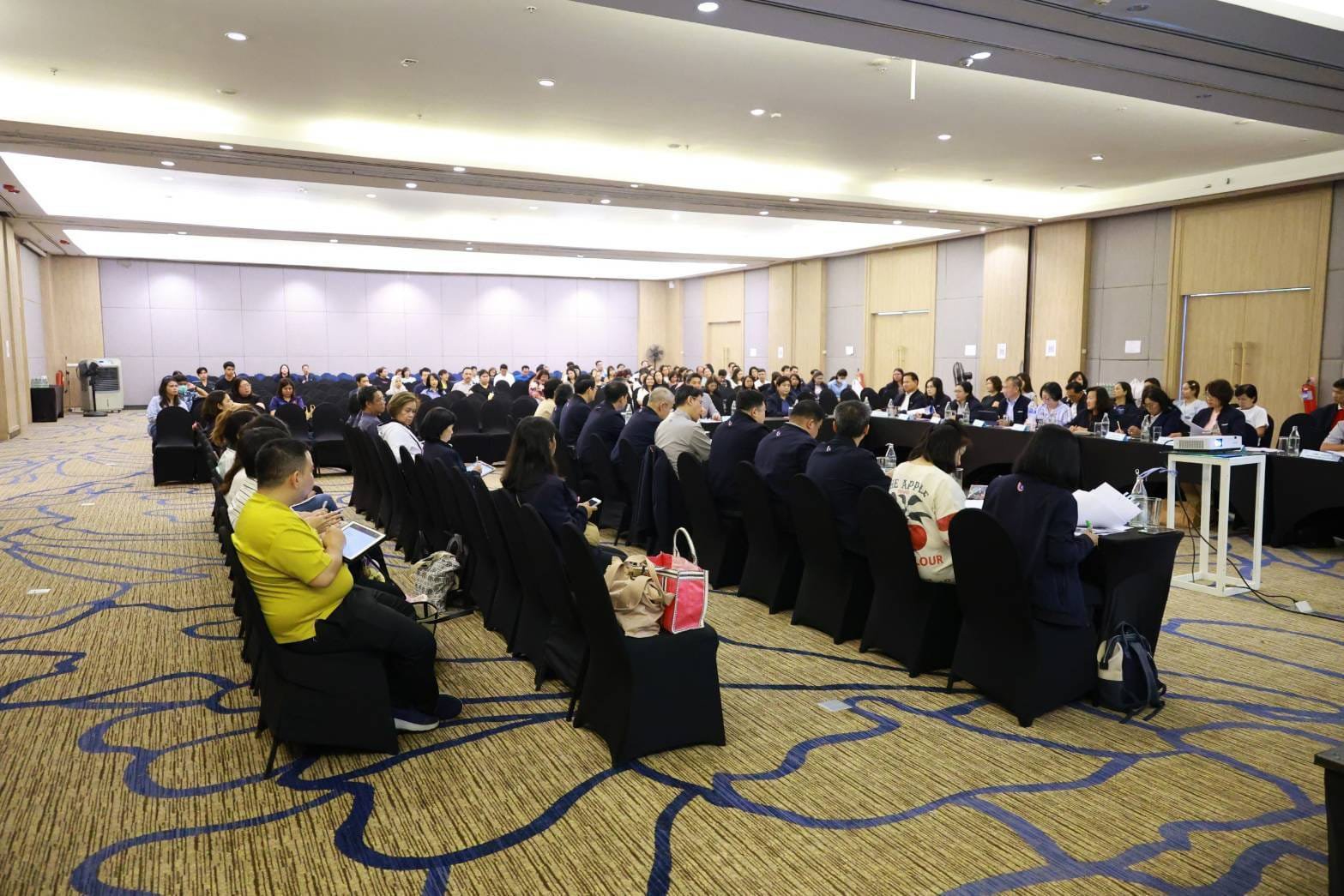 “อธิบดีภาสกร” นำทีมสรุปผลและประเมินผลการสัมมนา พร้อมติดตามการทำงานของดีพร้อม