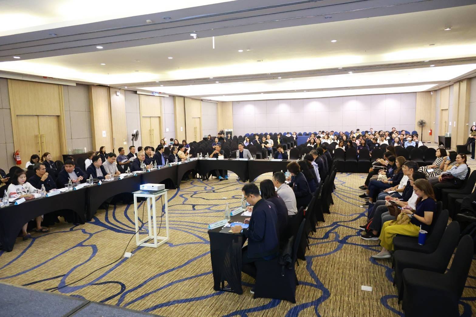 “อธิบดีภาสกร” นำทีมสรุปผลและประเมินผลการสัมมนา พร้อมติดตามการทำงานของดีพร้อม