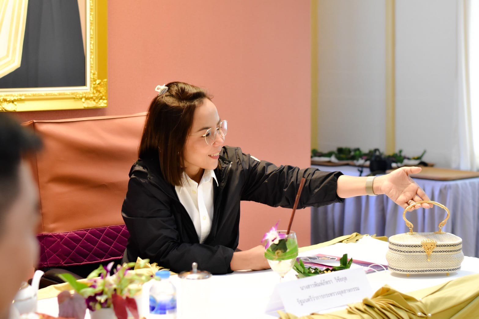 รมว.พิมพ์ภัทรา ตรวจเยี่ยมให้กำลังใจ โมเดลต้นแบบ "ราชทัณฑ์ดีพร้อม" อนุรักษ์งานศิลป์เลอค่า สู่อาชีพเส้นทางใหม่ คืนคนดีสู่สังคม