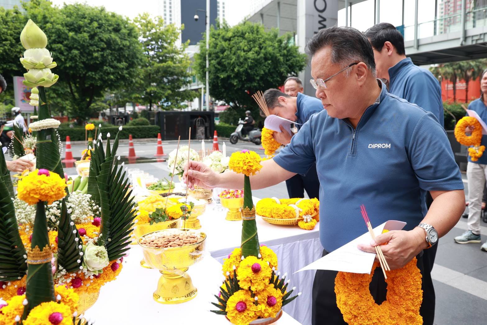 "ดีพร้อม" จัดพิธีบวงสรวง เตรียมพื้นที่พร้อมลุยงาน CRAFT DRINK by DIPROM