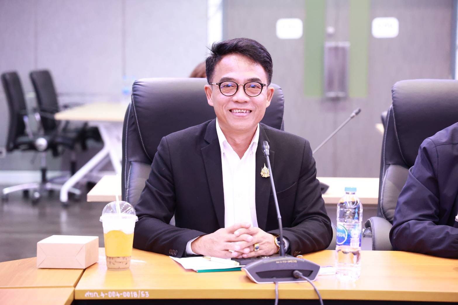 "อธิบดีภาสกร" ต้อนรับกลุ่มบริษัทรถบรรทุกไฟฟ้าจากจีน พร้อมหารือการลงทุนในไทย