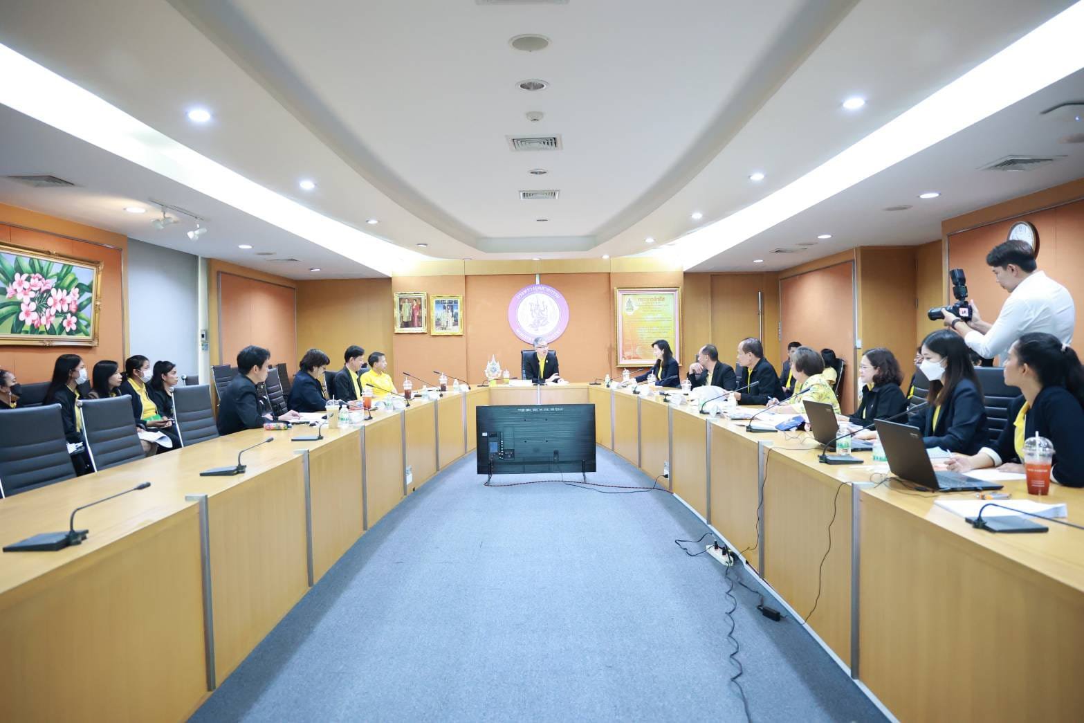 "รองอธิบดีดวงดาว" ร่วมประชุมคณะกรรมการทุน ก.พ. ประจำปี 68