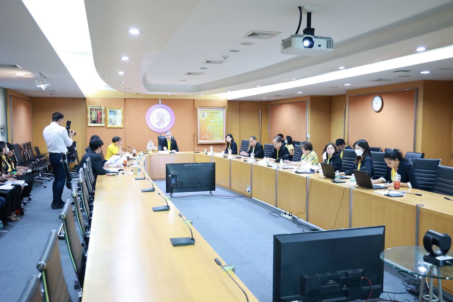 "รองอธิบดีดวงดาว" ร่วมประชุมคณะกรรมการทุน ก.พ. ประจำปี 68