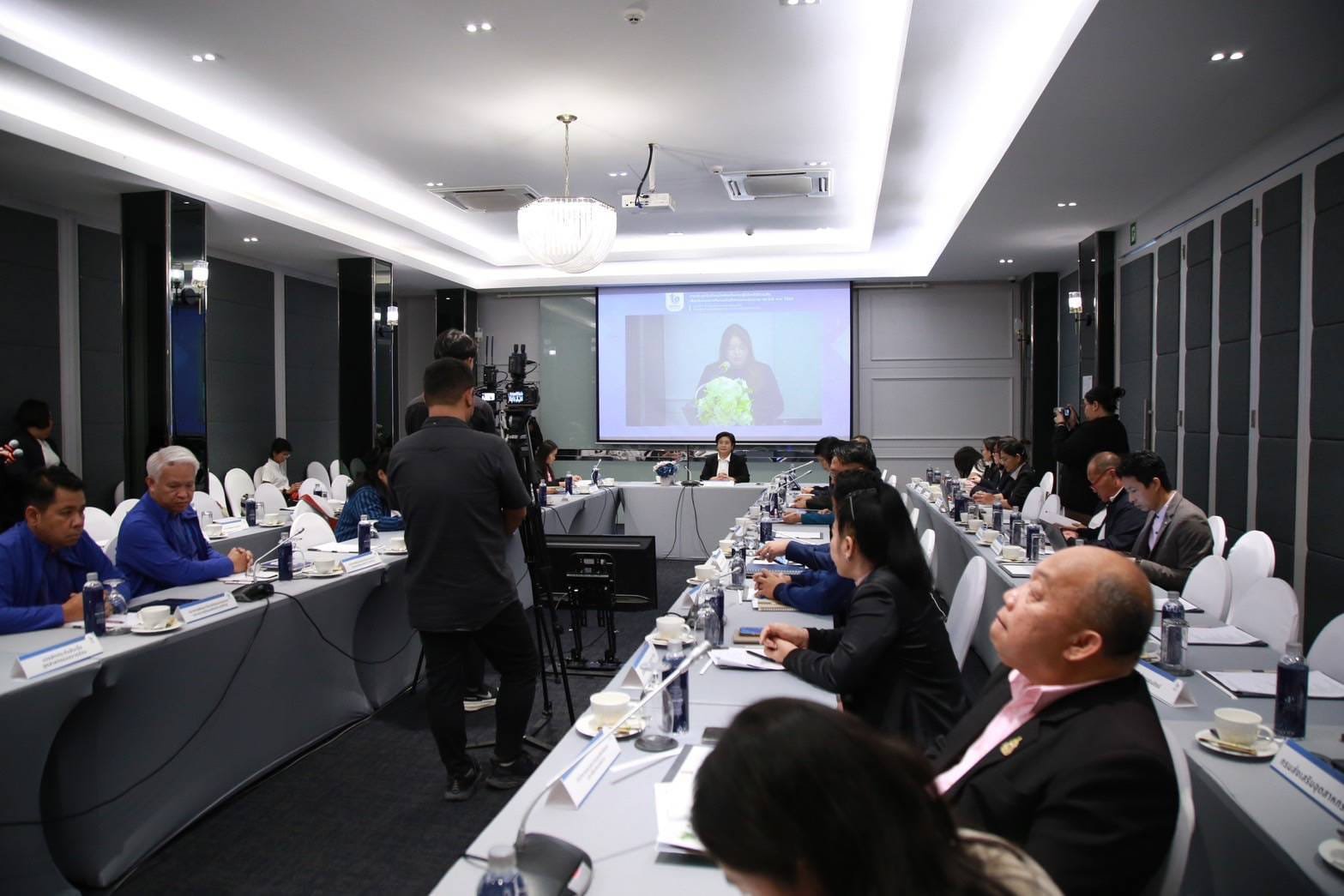 "ดีพร้อม" เปิดประตูภาคอีสานรับฟังความคิดเห็น พร้อมเร่งยกระดับศักยภาพผู้ประกอบการไทย