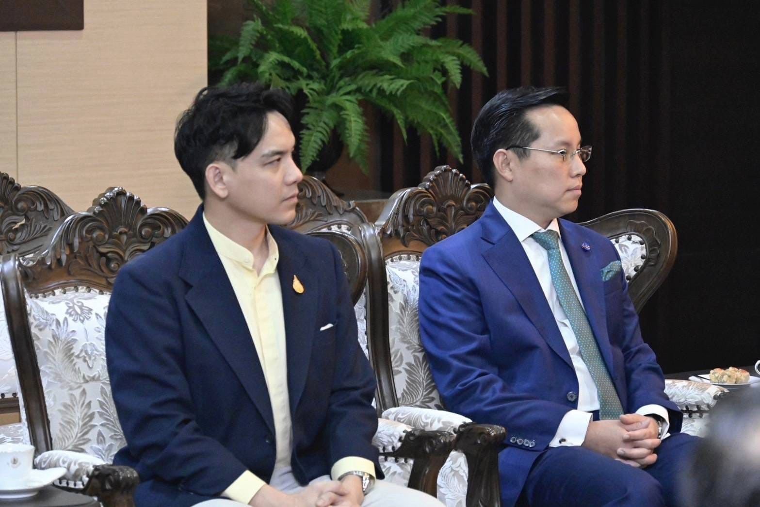 “พีระพันธุ์” ถก “เอกนัฏ” ประสานความร่วมมือ 2 กระทรวง ส่งเสริมอุตสาหกรรมพลังงานสะอาด ดัน “นิคมฯSME” ช่วยรายย่อย ขจัดกฎเกณฑ์อุปสรรค เพิ่มความสะดวกให้ผู้ประกอบการ เชื่อมั่นจะ”ปฏิรูปอุตสาหกรรม“จนสำเร็จ