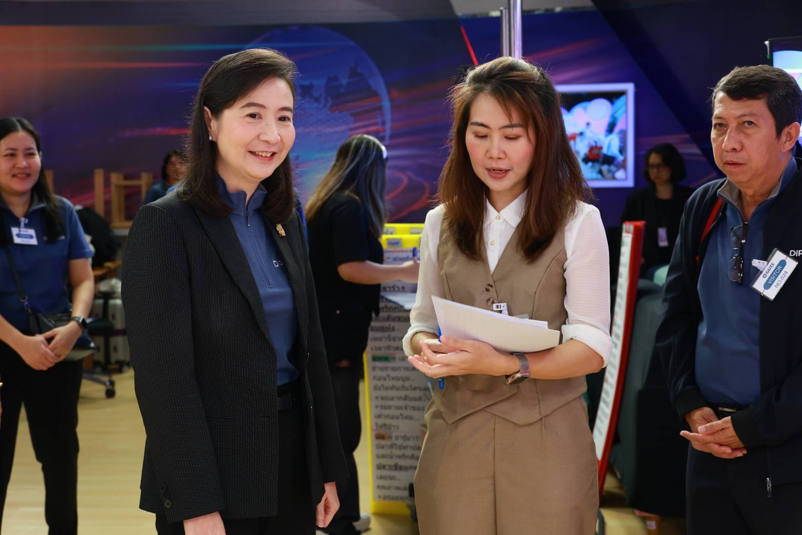 "รองปลัดฯ ณัฏฐิญา รักษาราชการแทนอธิบดีดีพร้อม" ขานรับนโยบาย "เอกนัฏ" นำร่องดีพร้อมเซ็นเตอร์ 10 เป็นศูนย์ปฏิรูปอุตสาหกรรมดันผลิตภัณฑ์ BCG ออกรายการ "ผู้หญิงยกกำลังแจ๋ว"