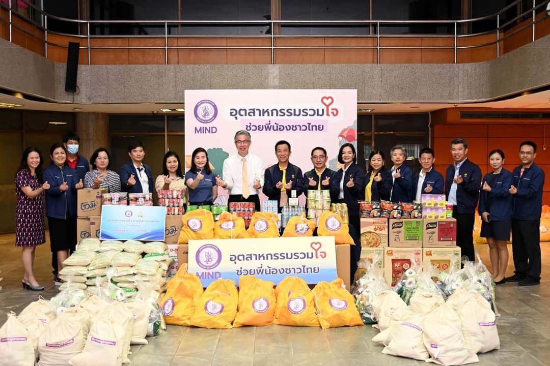 "ปลัดฯ ณัฐพล" รับมอบถุงยังชีพ เพื่อช่วยเหลือผู้ประสบภัยน้ำท่วม