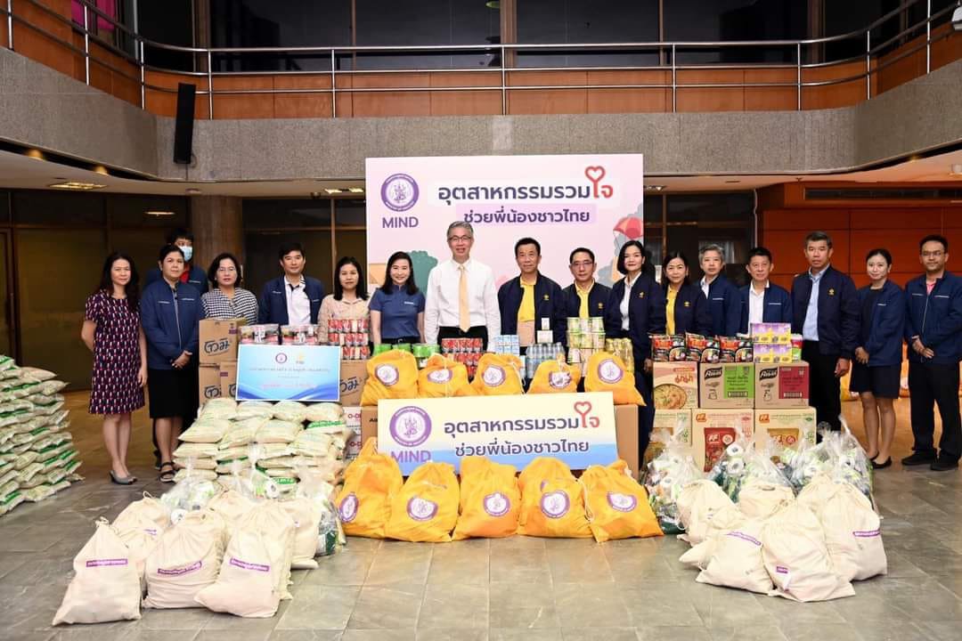 "ปลัดฯ ณัฐพล" รับมอบถุงยังชีพ เพื่อช่วยเหลือผู้ประสบภัยน้ำท่วม