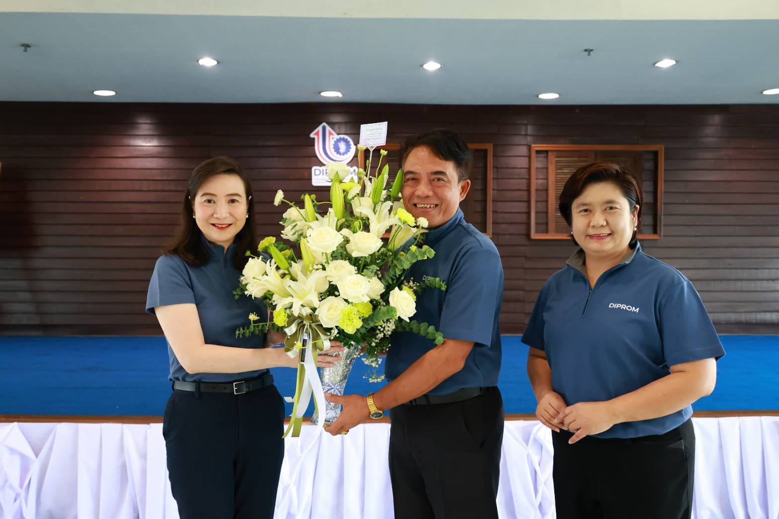 เปิดบ้านดีพร้อม แจงนโยบาย "รมต.เอกนัฏ" เตรียมพร้อมขับเคลื่อนนิคม SMEs โชว์เครื่องจักรต้นแบบโรงงานนำร่อง 13 แห่งทั่วประเทศ ร่วมกับการนิคมฯ และ อว.