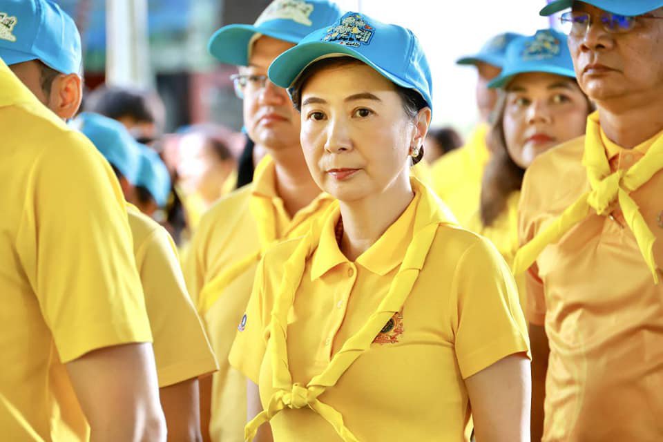 “เอกนัฏ” นำทีมจิตอาสา ก.อุตฯ ปลูกป่าลดคาร์บอนฯ สืบสานพระราชปณิธาน ณ อุทยานเขาสามร้อยยอด