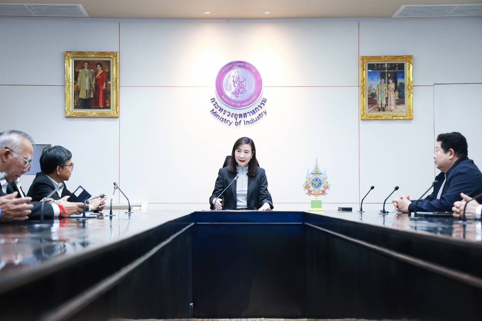 "รมต.เอกนัฏ" สั่งดีพร้อม ตอบโจทย์ความต้องการของประเทศเพื่อสร้างอุตสาหกรรมเศรษฐกิจเป้าหมาย พร้อมสนับสนุน Supply Chain ที่มีศักยภาพสูง