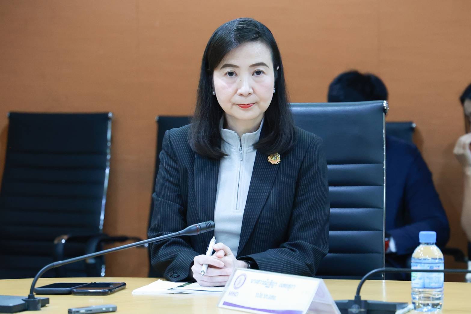 ปลัดฯ ณัฐพล ประชุมติดตามสถานการณ์อุทกภัย กำชับหน่วยงาน อก. เร่งเข้าช่วยเหลือประชาชน-โรงงาน สอจ. และศูนย์ฯ ที่น้ำท่วม พร้อมเตรียมแผนรับมือนิคมอุตสาหกรรมและเขตประกอบการอย่างใกล้ชิด