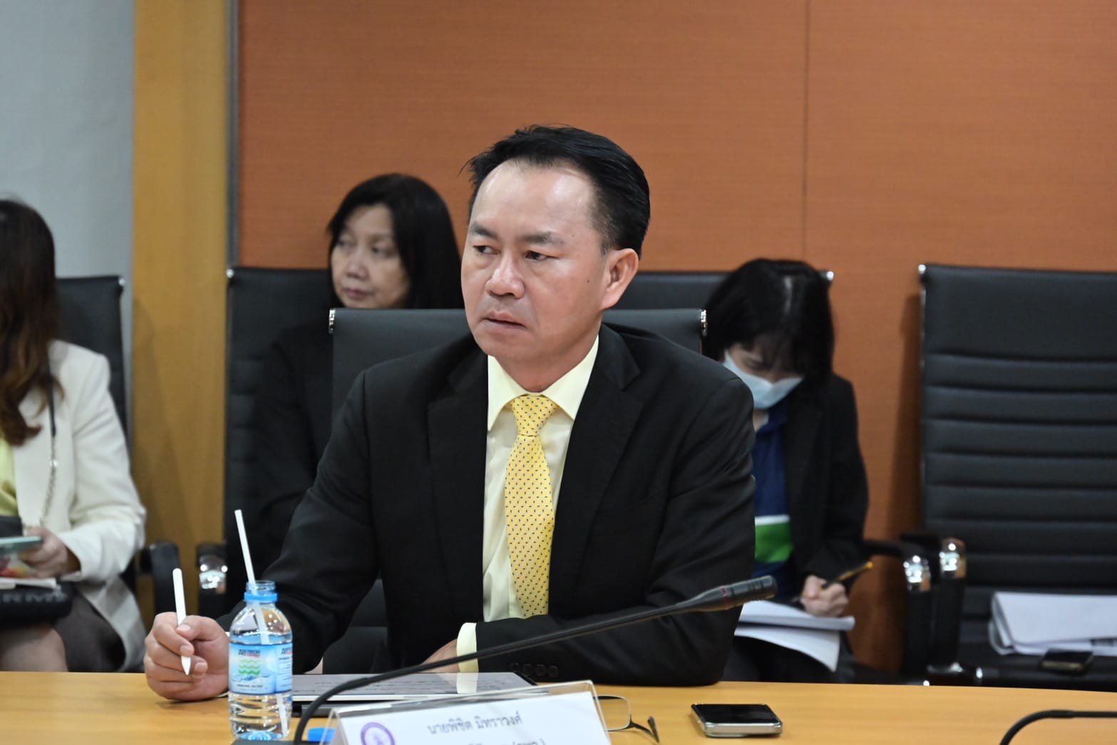 ปลัดฯ ณัฐพล ประชุมติดตามสถานการณ์อุทกภัย กำชับหน่วยงาน อก. เร่งเข้าช่วยเหลือประชาชน-โรงงาน สอจ. และศูนย์ฯ ที่น้ำท่วม พร้อมเตรียมแผนรับมือนิคมอุตสาหกรรมและเขตประกอบการอย่างใกล้ชิด