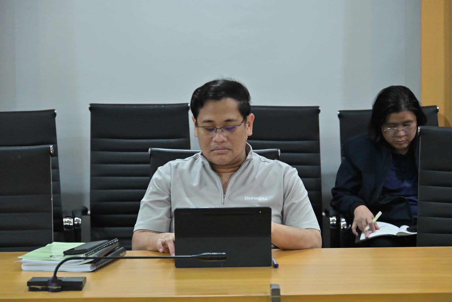 ปลัดฯ ณัฐพล ประชุมติดตามสถานการณ์อุทกภัย กำชับหน่วยงาน อก. เร่งเข้าช่วยเหลือประชาชน-โรงงาน สอจ. และศูนย์ฯ ที่น้ำท่วม พร้อมเตรียมแผนรับมือนิคมอุตสาหกรรมและเขตประกอบการอย่างใกล้ชิด