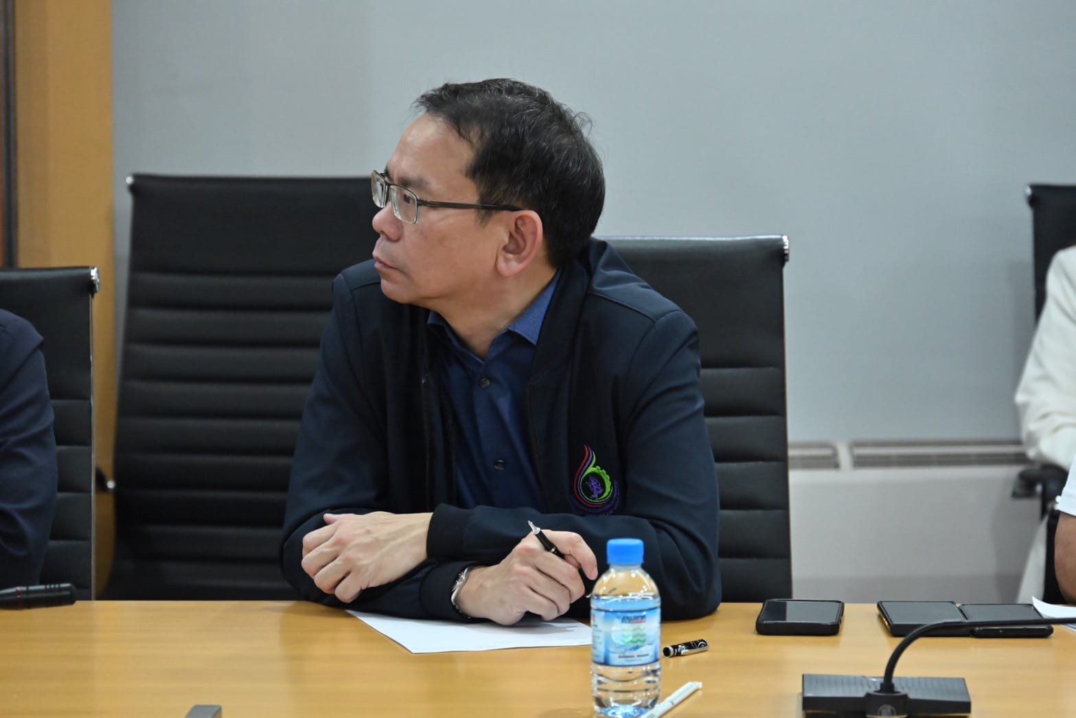 ปลัดฯ ณัฐพล ประชุมติดตามสถานการณ์อุทกภัย กำชับหน่วยงาน อก. เร่งเข้าช่วยเหลือประชาชน-โรงงาน สอจ. และศูนย์ฯ ที่น้ำท่วม พร้อมเตรียมแผนรับมือนิคมอุตสาหกรรมและเขตประกอบการอย่างใกล้ชิด