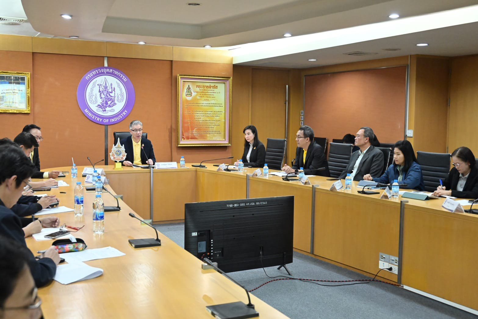 ปลัดฯ ณัฐพล ประชุมติดตามสถานการณ์อุทกภัย กำชับหน่วยงาน อก. เร่งเข้าช่วยเหลือประชาชน-โรงงาน สอจ. และศูนย์ฯ ที่น้ำท่วม พร้อมเตรียมแผนรับมือนิคมอุตสาหกรรมและเขตประกอบการอย่างใกล้ชิด