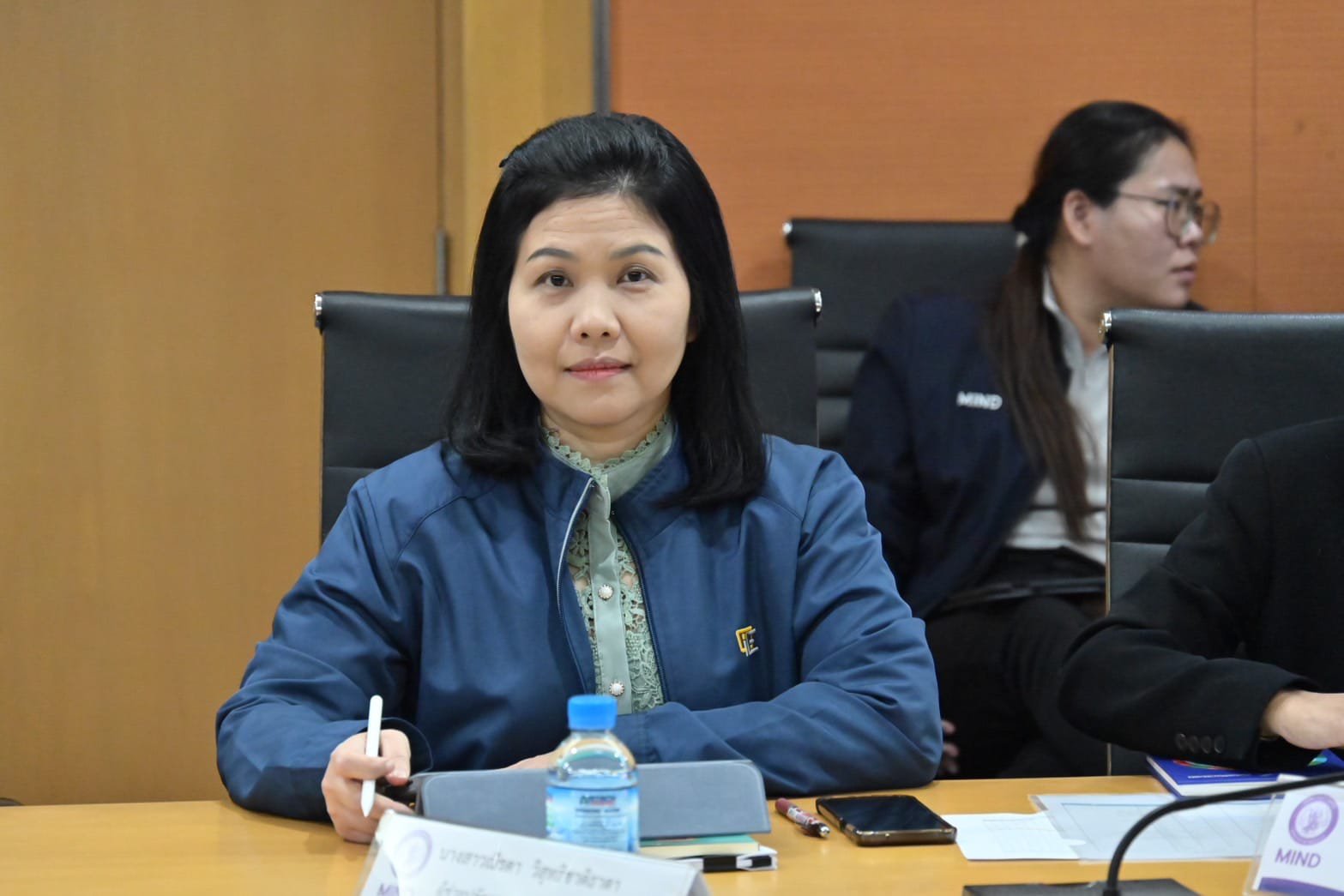 ปลัดฯ ณัฐพล ประชุมติดตามสถานการณ์อุทกภัย กำชับหน่วยงาน อก. เร่งเข้าช่วยเหลือประชาชน-โรงงาน สอจ. และศูนย์ฯ ที่น้ำท่วม พร้อมเตรียมแผนรับมือนิคมอุตสาหกรรมและเขตประกอบการอย่างใกล้ชิด
