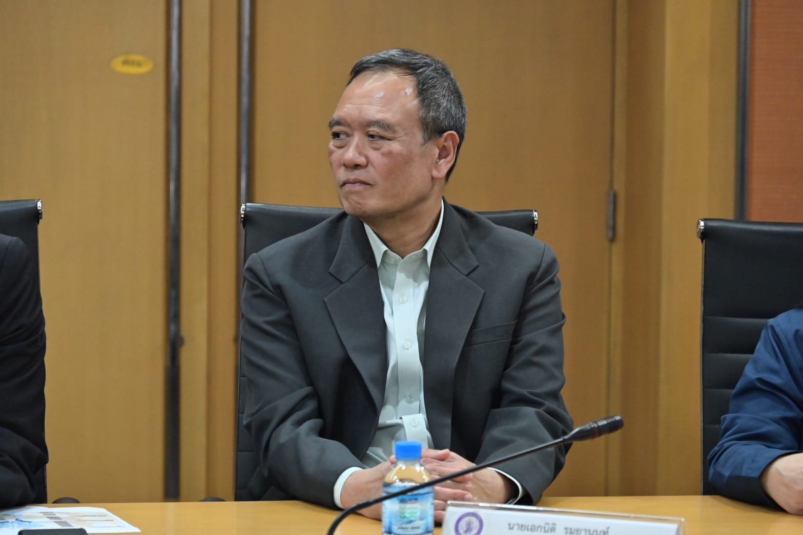 ปลัดฯ ณัฐพล ประชุมติดตามสถานการณ์อุทกภัย กำชับหน่วยงาน อก. เร่งเข้าช่วยเหลือประชาชน-โรงงาน สอจ. และศูนย์ฯ ที่น้ำท่วม พร้อมเตรียมแผนรับมือนิคมอุตสาหกรรมและเขตประกอบการอย่างใกล้ชิด