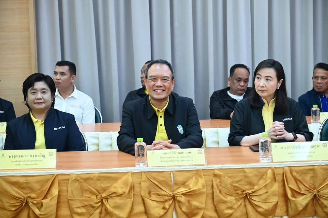 เซฟ SME ด้ามขวาน "เอกนัฏ" นำ ก.อุตฯ เยือน ตรัง-พัทลุง ต่อยอดหัตถกรรมและอุตสาหกรรมท้องถิ่น โชว์อัตลักษณ์ ยกระดับซอฟต์พาวเวอร์ภาคใต้