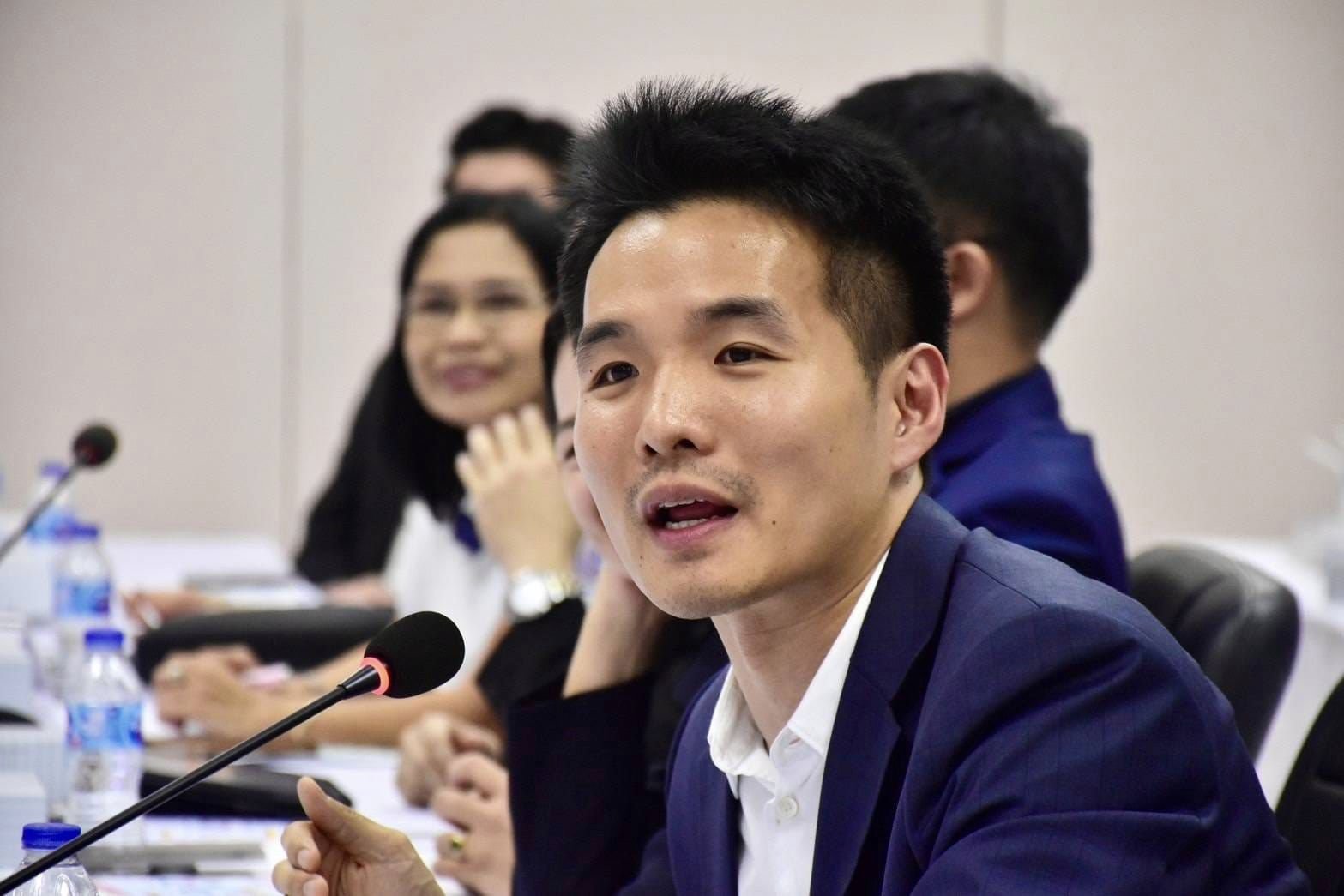 "เอกนัฏ" ล่องใต้ ลงพื้นที่สุราษฎร์ฯ! มอบนโยบาย “ปฏิรูปอุตสาหกรรม” สั่งการ “ดีพร้อม” ดึงลงทุนต่างชาติ ขับเคลื่อน SMEs ภาคใต้สู่ความยั่งยืนด้วย BCG