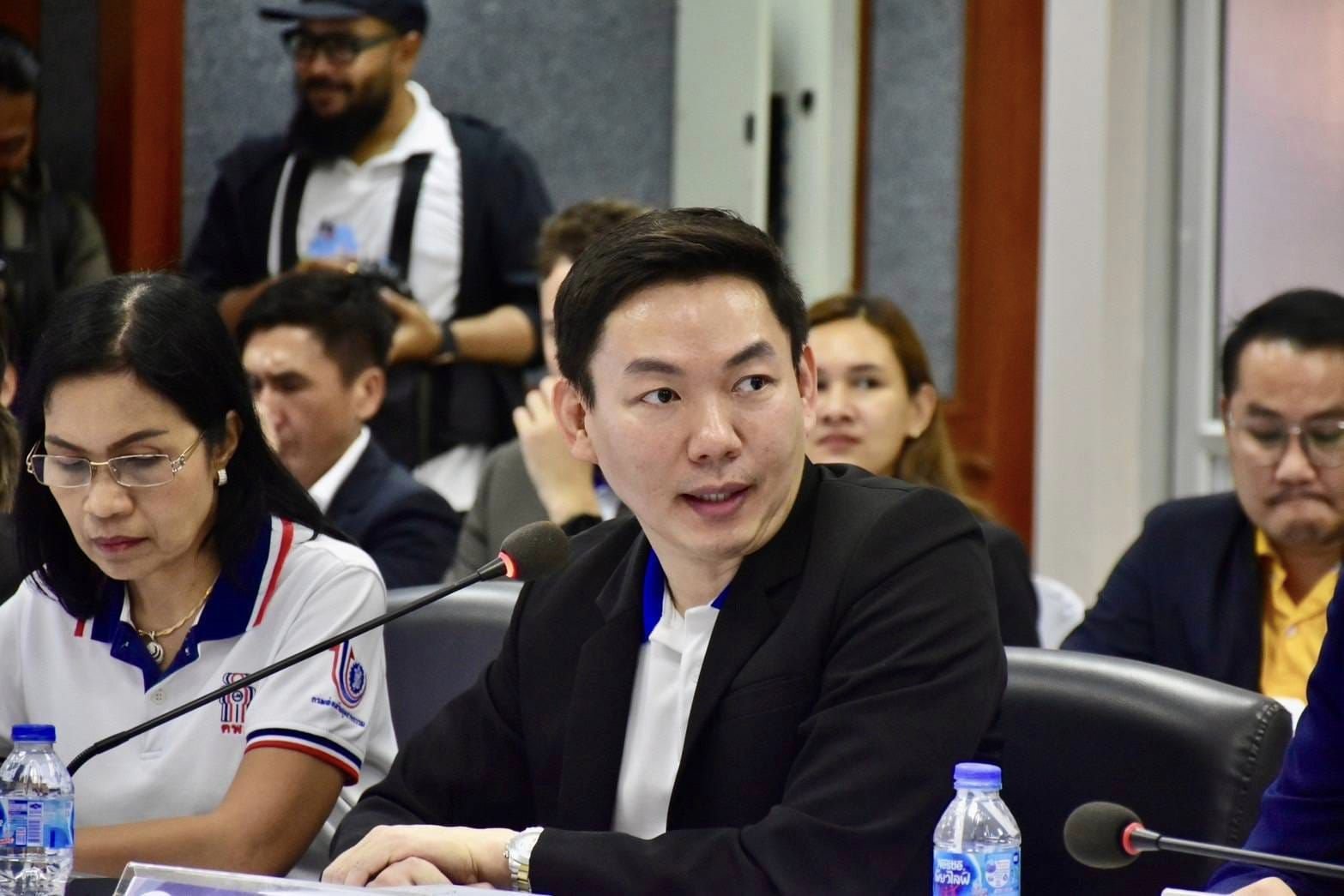 "เอกนัฏ" ล่องใต้ ลงพื้นที่สุราษฎร์ฯ! มอบนโยบาย “ปฏิรูปอุตสาหกรรม” สั่งการ “ดีพร้อม” ดึงลงทุนต่างชาติ ขับเคลื่อน SMEs ภาคใต้สู่ความยั่งยืนด้วย BCG