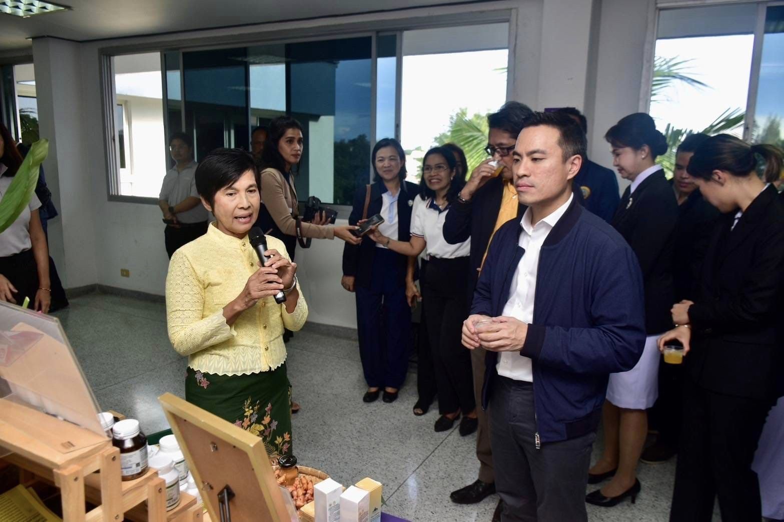 "เอกนัฏ" ล่องใต้ ลงพื้นที่สุราษฎร์ฯ! มอบนโยบาย “ปฏิรูปอุตสาหกรรม” สั่งการ “ดีพร้อม” ดึงลงทุนต่างชาติ ขับเคลื่อน SMEs ภาคใต้สู่ความยั่งยืนด้วย BCG