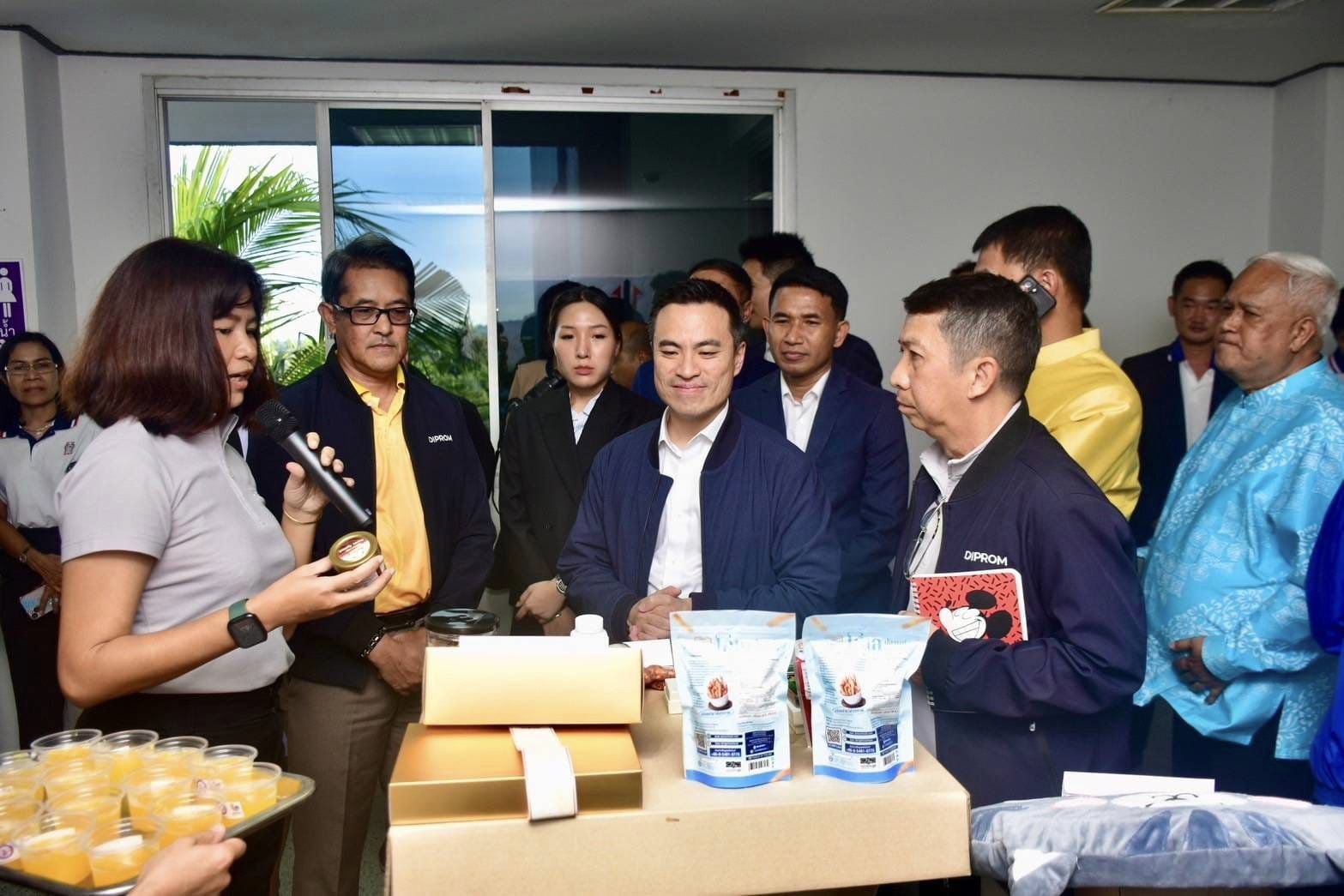 "เอกนัฏ" ล่องใต้ ลงพื้นที่สุราษฎร์ฯ! มอบนโยบาย “ปฏิรูปอุตสาหกรรม” สั่งการ “ดีพร้อม” ดึงลงทุนต่างชาติ ขับเคลื่อน SMEs ภาคใต้สู่ความยั่งยืนด้วย BCG