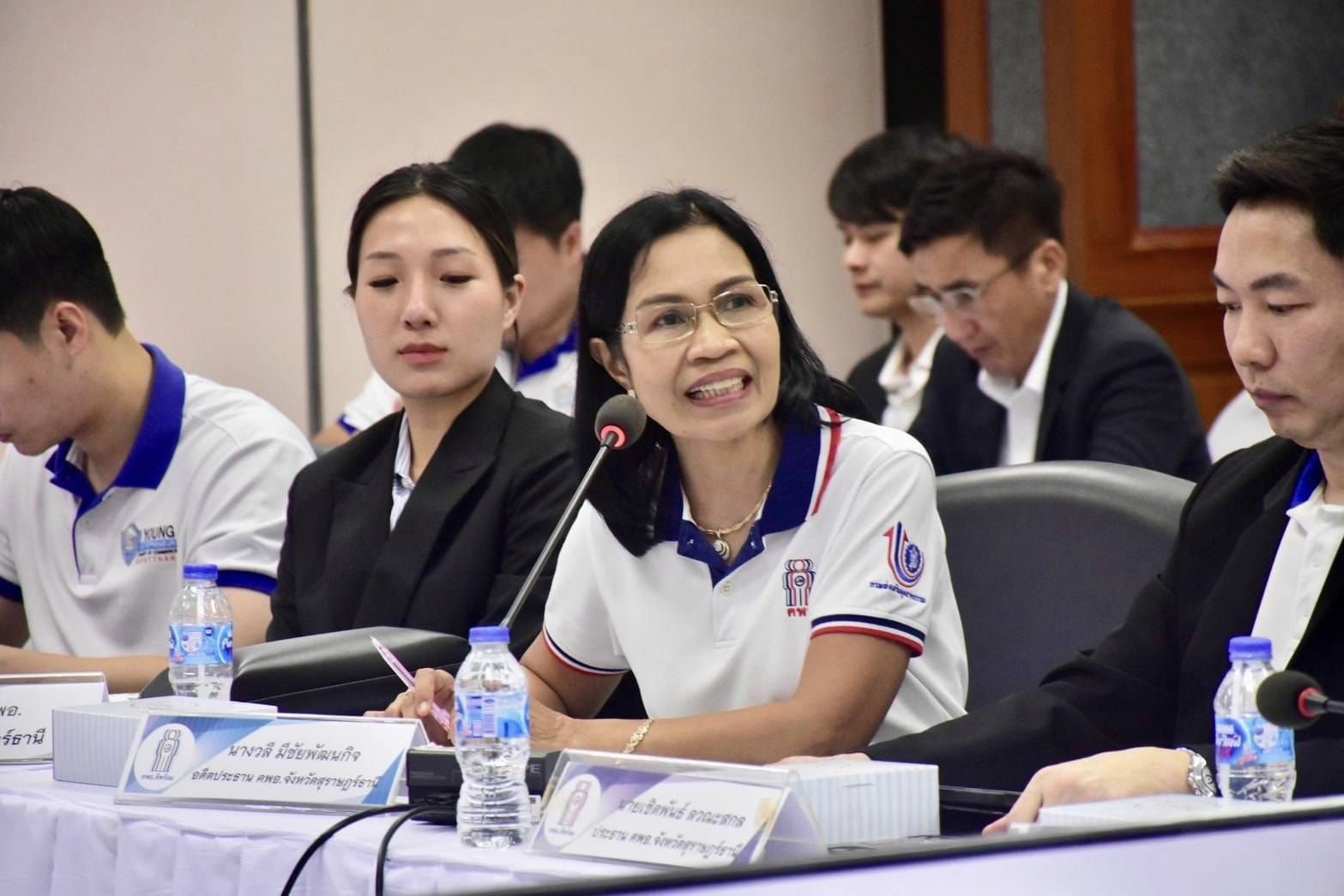 "เอกนัฏ" ล่องใต้ ลงพื้นที่สุราษฎร์ฯ! มอบนโยบาย “ปฏิรูปอุตสาหกรรม” สั่งการ “ดีพร้อม” ดึงลงทุนต่างชาติ ขับเคลื่อน SMEs ภาคใต้สู่ความยั่งยืนด้วย BCG
