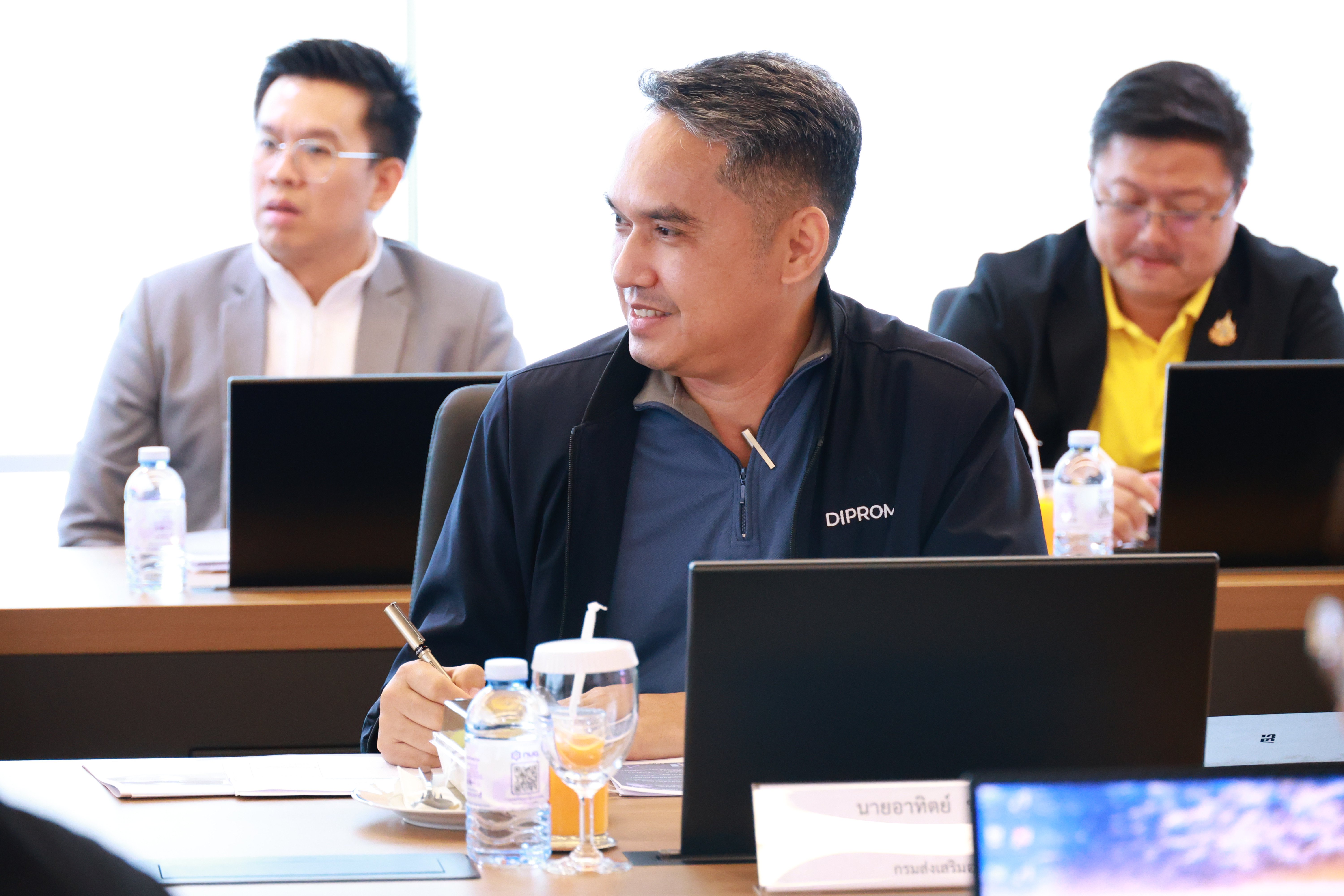 "รมต. เอกนัฏ" หนุน คพอ.ดีพร้อม เปิดหลักสูตร 5 Module ใหม่ ขยายรุ่น ครอบคลุมทั่วไทย ยึดโยงเครือข่าย Smart SMEs 13,000 ราย บริหารจัดการทุกมิติ เสริมพลังผู้นำดีพร้อม