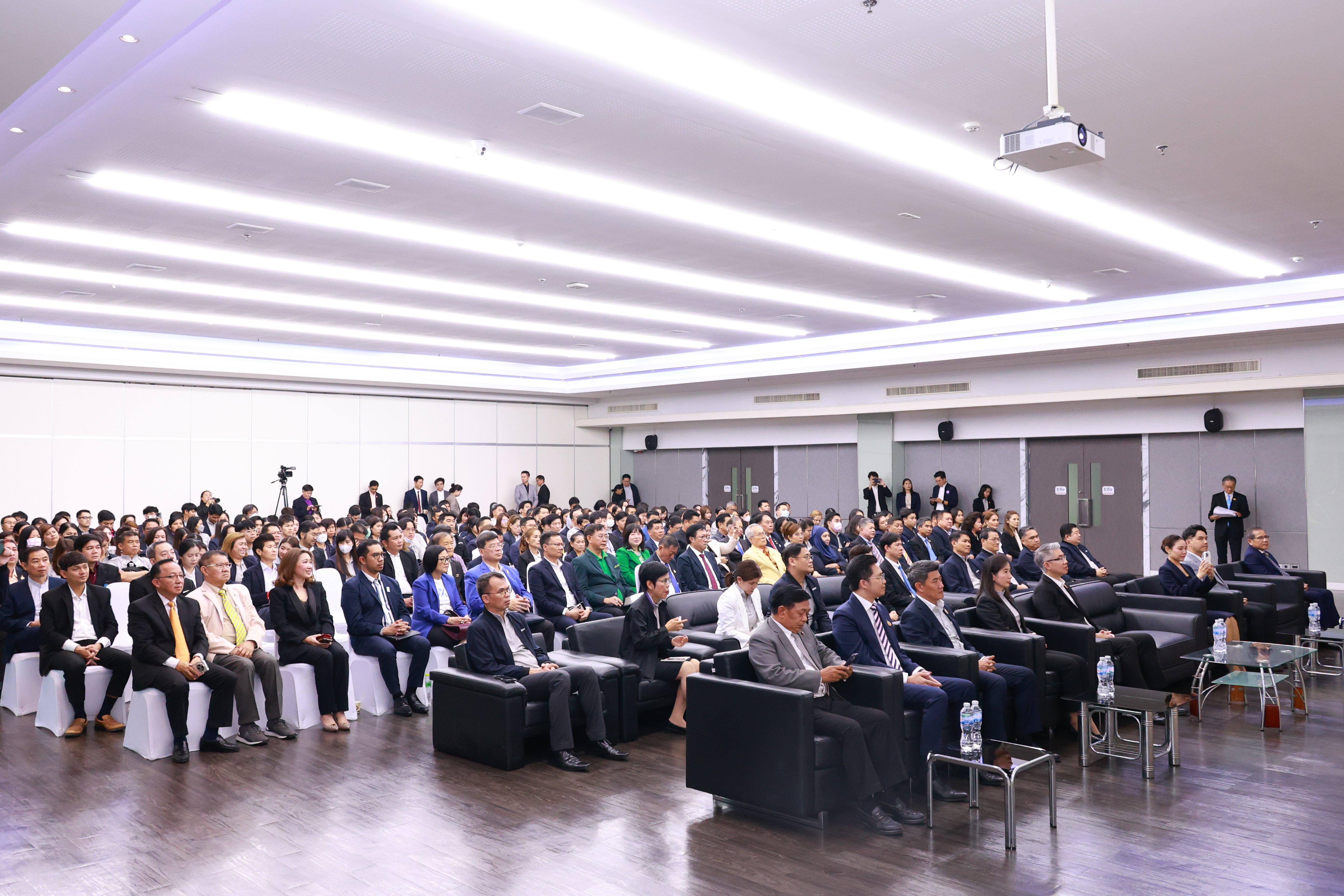 "Made by Thais" รมต.เอกนัฏ ชี้ทิศทางการพัฒนา SMEs ให้ดีพร้อม สร้างความเท่าเทียมในการแข่งขัน ยกระดับวิสาหกิจไทยสู่เวทีการแข่งขันระดับโลก